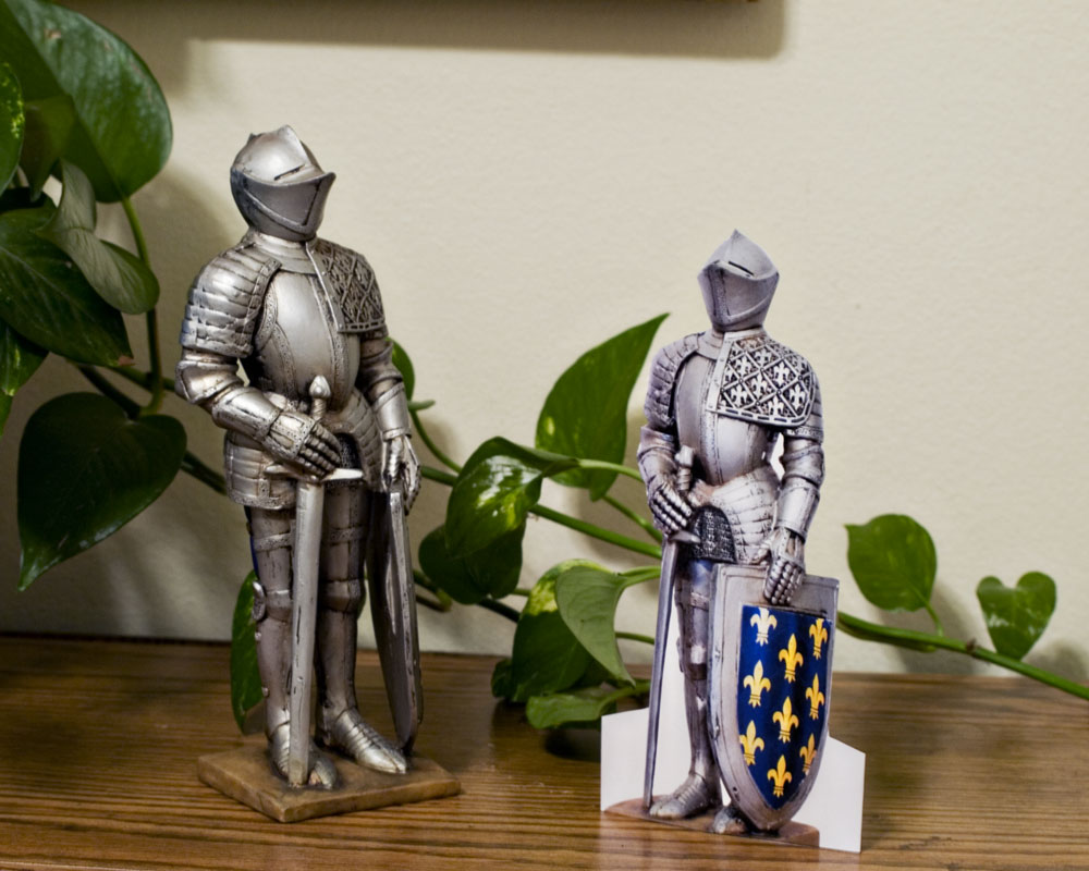 knight figure posing with smaller paperdoll version 
