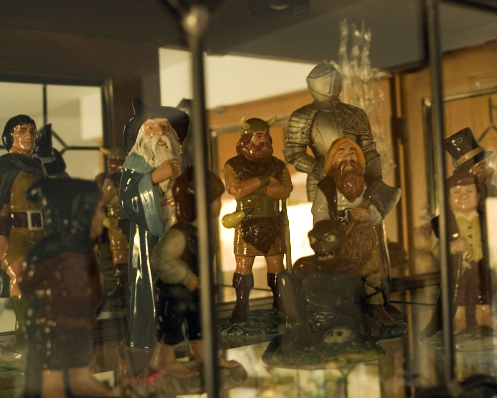 knight figure in display case with lord of the rings figures