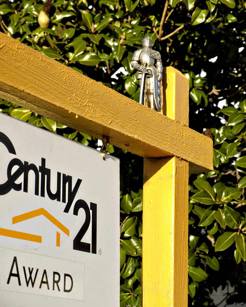 knight on century 21 for sale sign