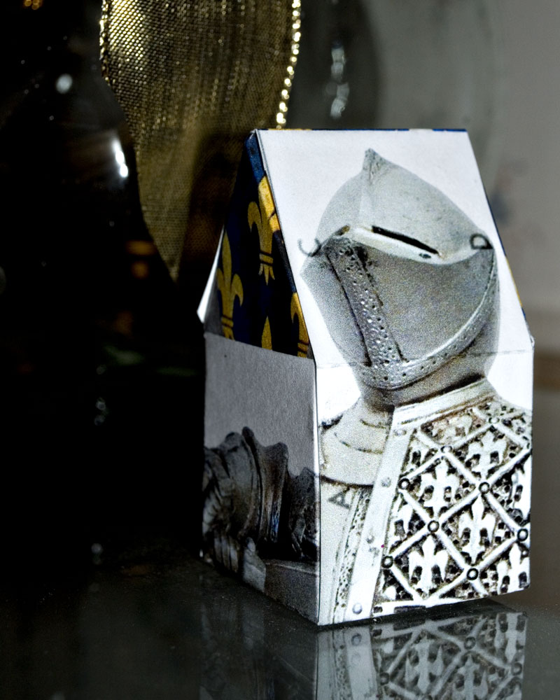 paper box printed with knight's photo